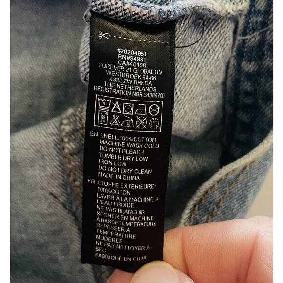 Forever 21 Women’s Large Embellished Distressed Light Wash Denim Vest - Picture 12 of 12